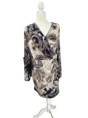 Jennifer Lopez Size Large
Abstract Print Wrap Dress Long Sleeve size large